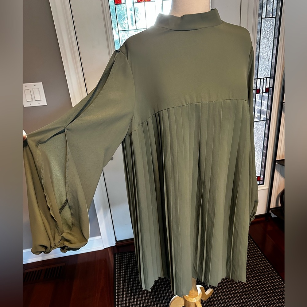 Asos high neck - slit sleeve - pleated - flattering to everyone